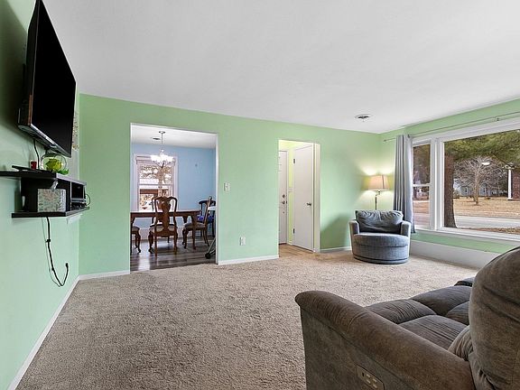 4th image of 1220 Pinecrest Rd