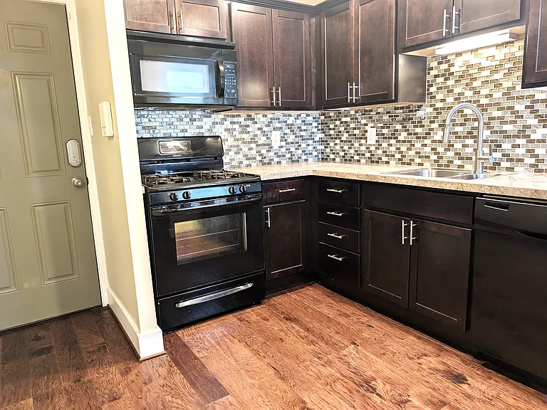 100 York St Apartments — Photo 10