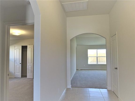 3rd image of 231 Silver Leaf Dr