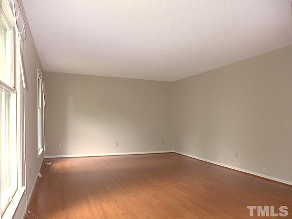 4th image of 104 Regent Pl #A