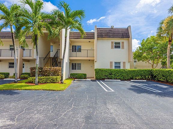 2nd image of 2805 Casita Way #215