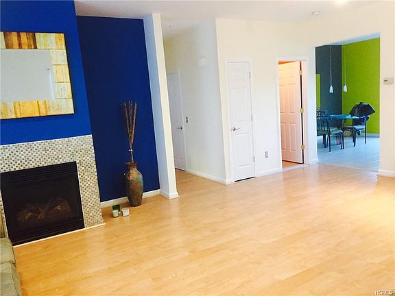 4th image of 92 Woodlake Dr