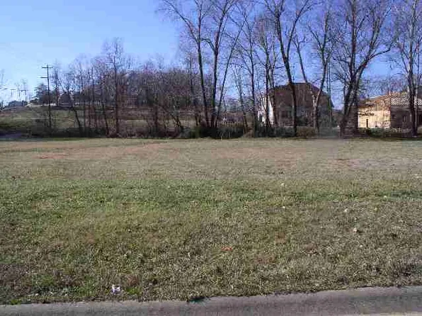 3 Fairway Dr, Benton, KY 42025