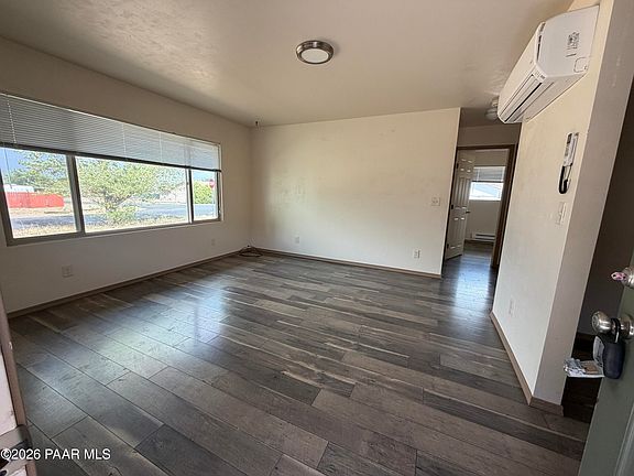 3rd image of 3200 N Victor Rd APT 3