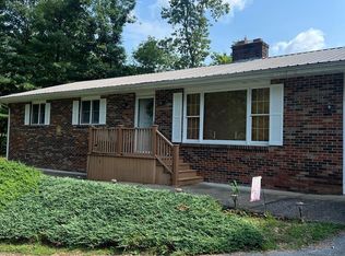 65 Raburn Rd, Hueysville, KY 41640