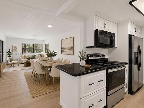 4th image of 220 Lakeview Dr APT 210