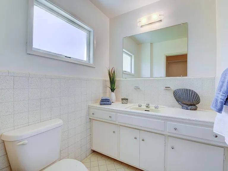 1/2 BATH 1ST FLOOR