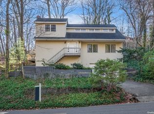 280 Harrison Dr, Centerport, NY 11721