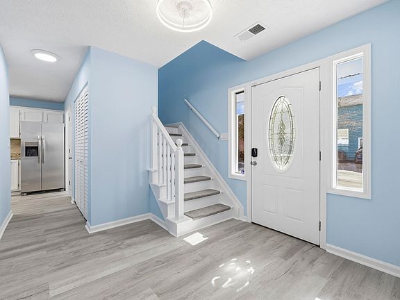 4th image of 934 Tiffany Ln.