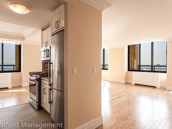 3rd image of 99 Battery Pl APT 27C