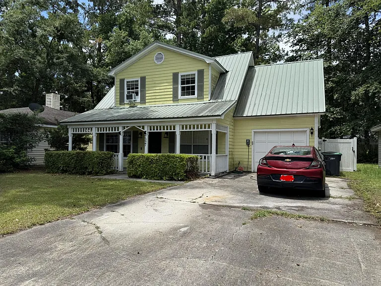 7327 Albert St — Photo 1