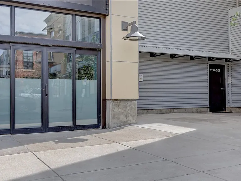4520 Broadway #206 — Photo 31