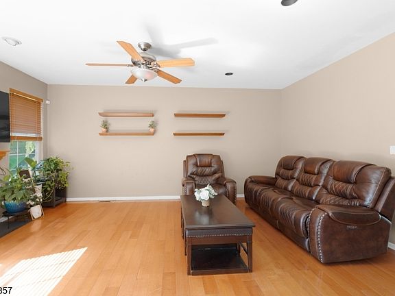4th image of 111 Cardigan Ct