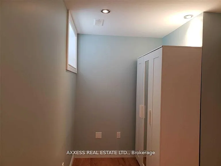 58 Spadara Dr — Photo 8