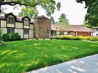 7205 Oxford Rd, Lincoln, NE 68506