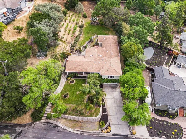 4 Dale Ct, Lafayette, CA 94595