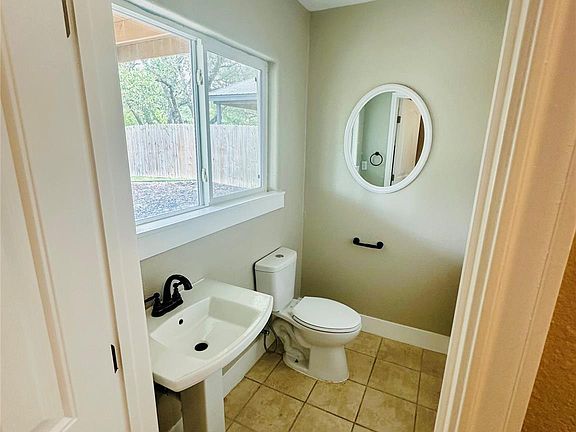 5th image of 178 Mary Ann Dr