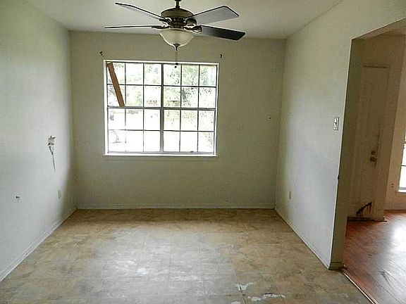 5th image of 4902 Laurel Ln
