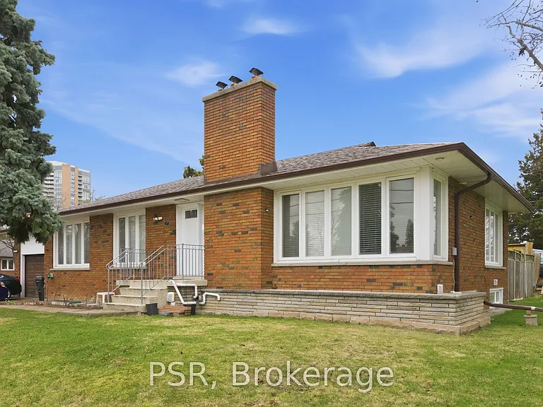 27 Kingsview Blvd #1 — Photo 2