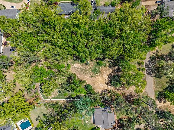 5th image of 107 Colonial Rd