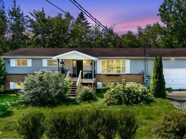 15 Ernest Ave, Beaver Bank, NS B4G 1C1