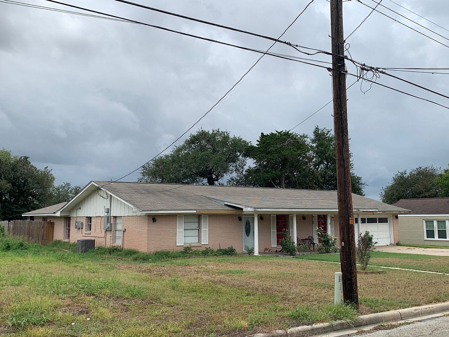 1102 E Bowie St, Beeville, TX 78102 Zillow