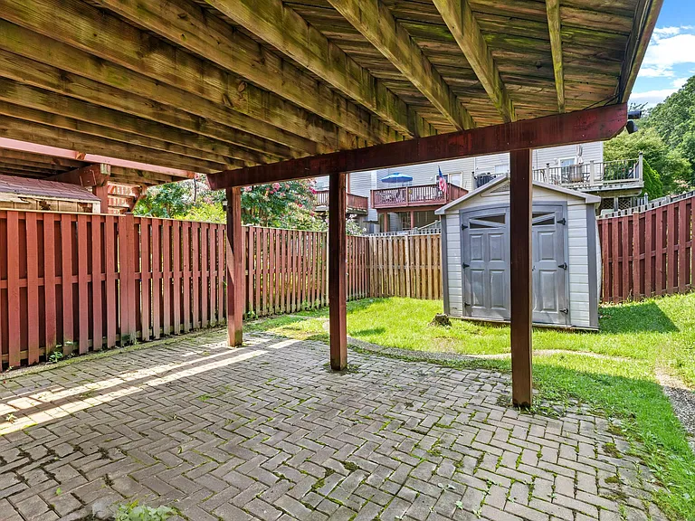 5411 Castlestone Dr — Photo 36