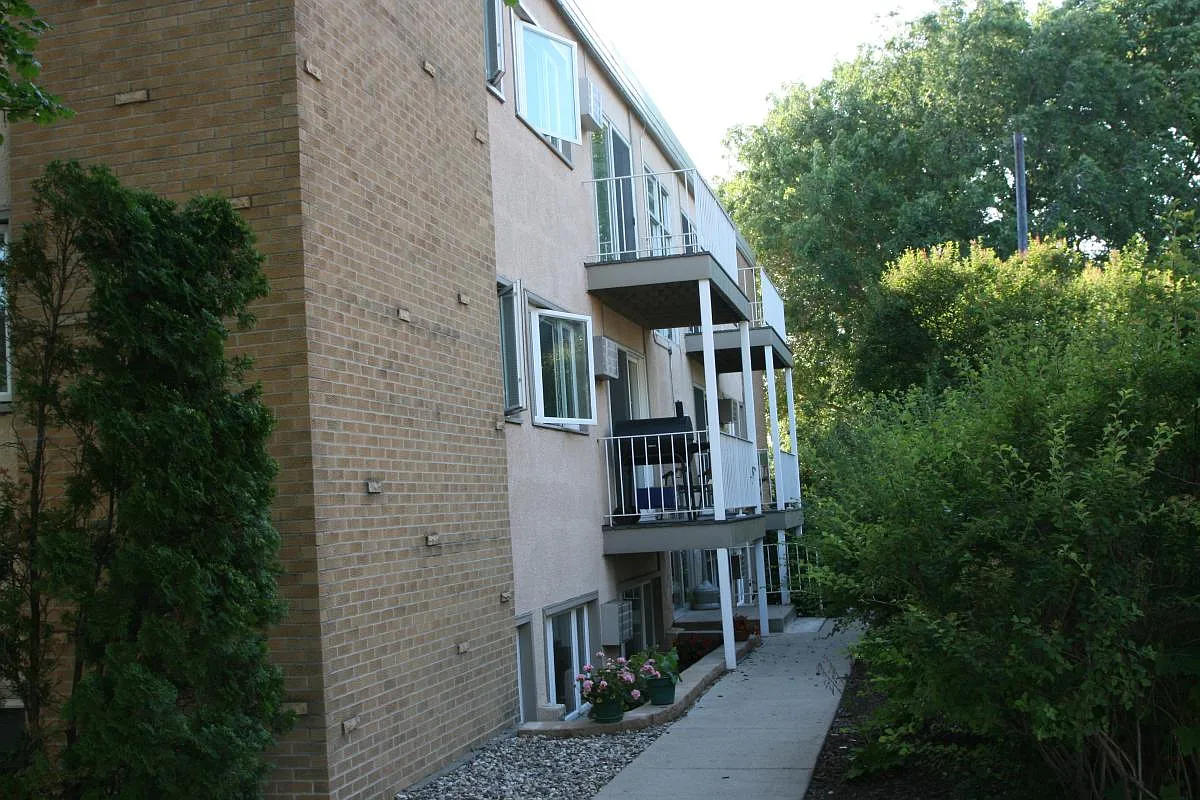 Building Photo - 612 N 4th St #1