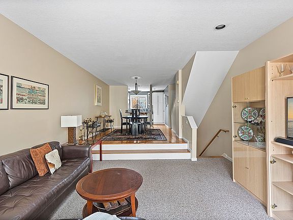 3rd image of 1002 Sherwood Forest Ln