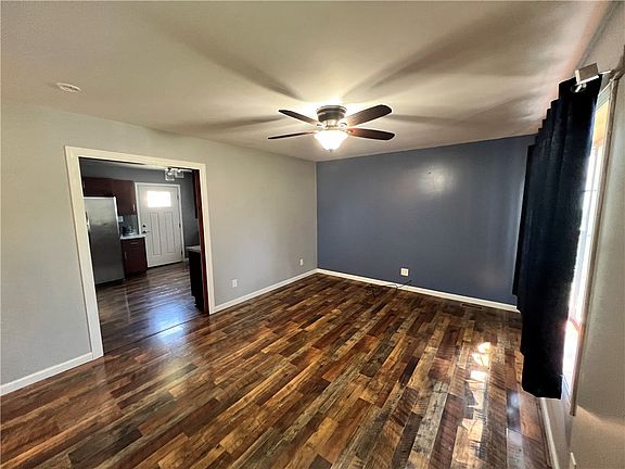 4th image of 410 E Wyman Ave