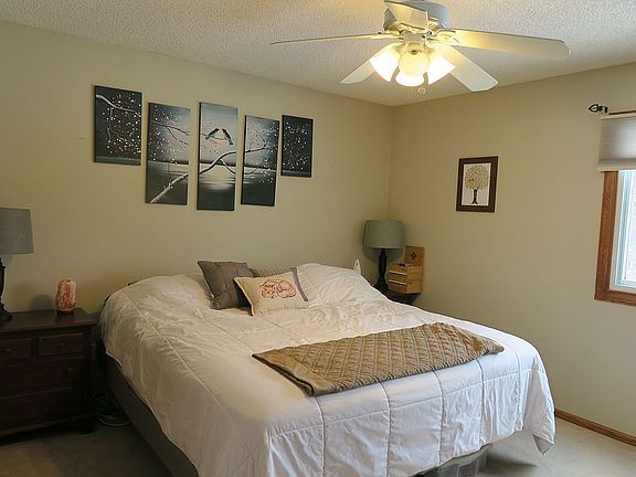 Mstr, w/walk-in closet 12x15