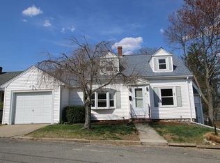 5 Oakwood Ave, Hopedale, MA 01747
