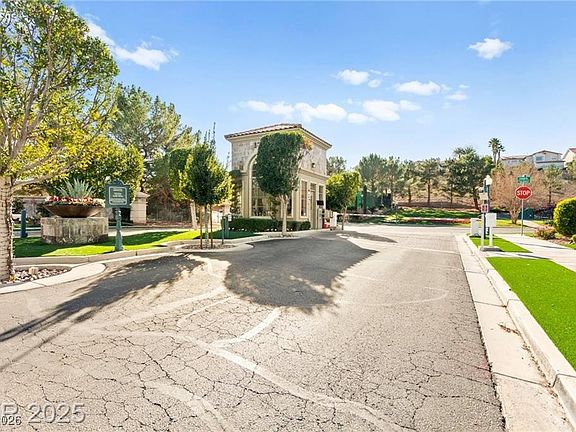 4th image of 2900 Carmelo Dr