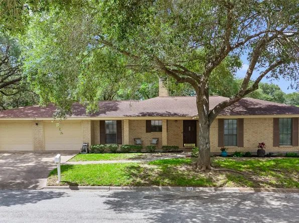 113 Suffolk Ln, Hallettsville, TX 77964