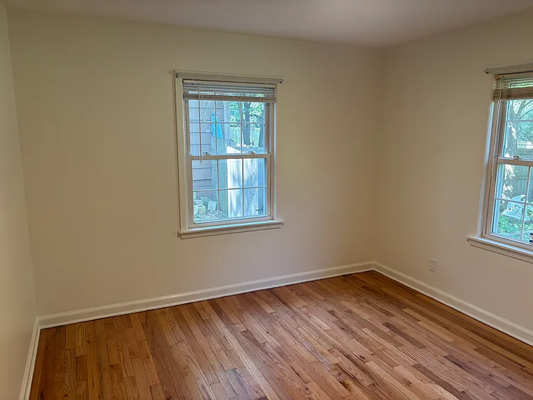 7604 Briar St — Photo 9
