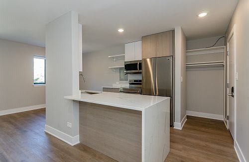 1st image of 1533 N Wieland St APT 4E