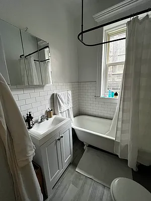 Rented by Salon Realty Corp | media 11