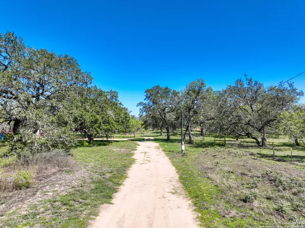 2525 Tomblin Rd LOT 17, Bigfoot, TX 78005