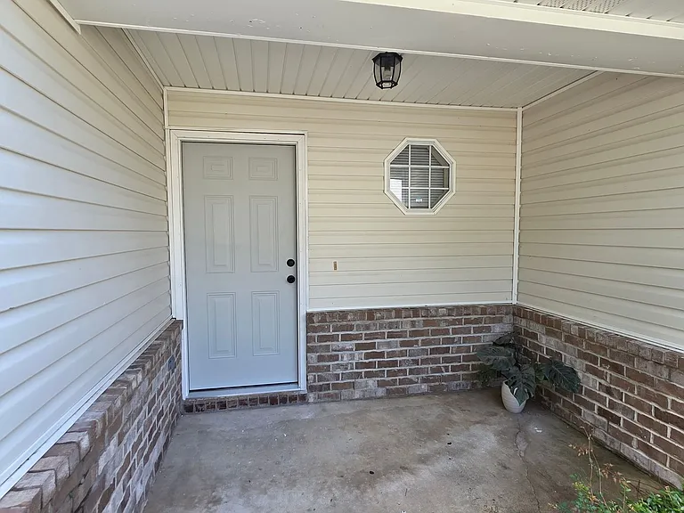 1118 Towne Park Dr — Photo 2