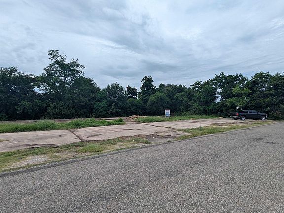 3rd image of 6131 Jefferson Blvd