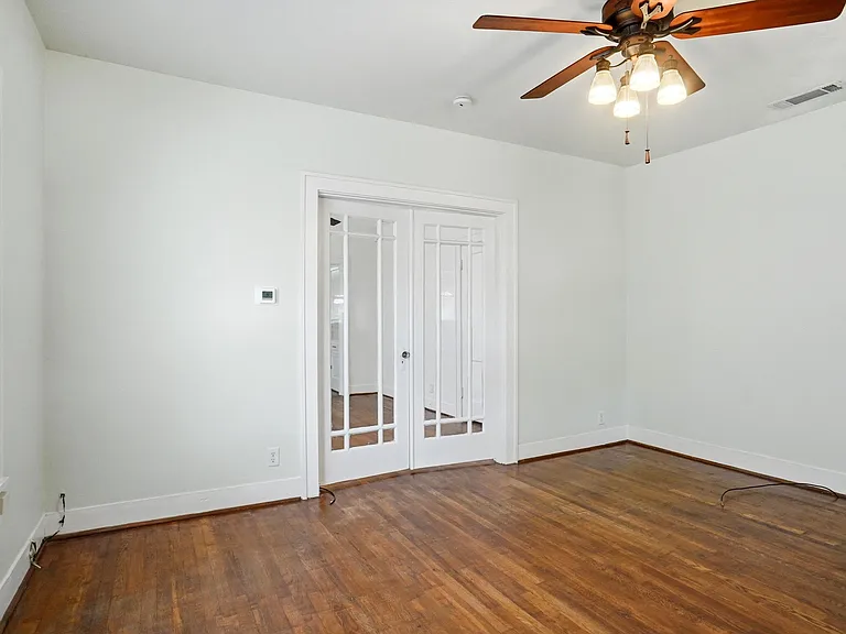 1806 Clover Ln — Photo 4