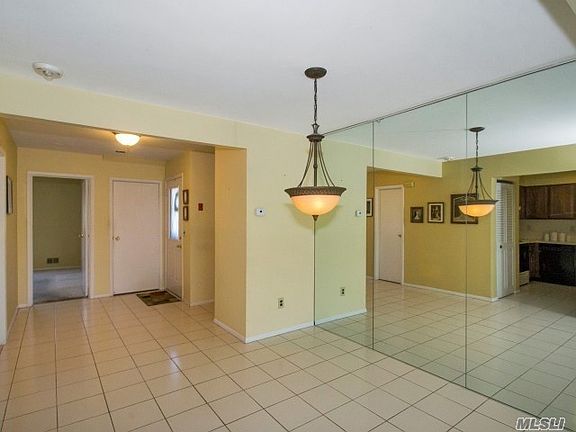 4th image of 51 Cambridge Dr W #51
