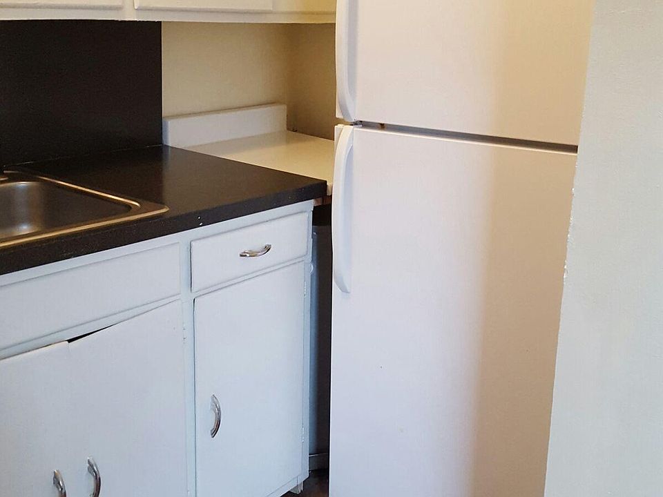 1st image of 1705 Portland Ave APT 1