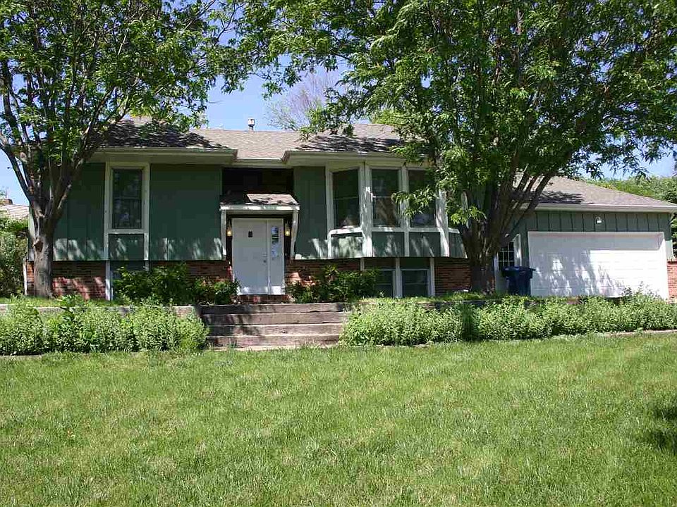 2nd image of 8 Oak Ln