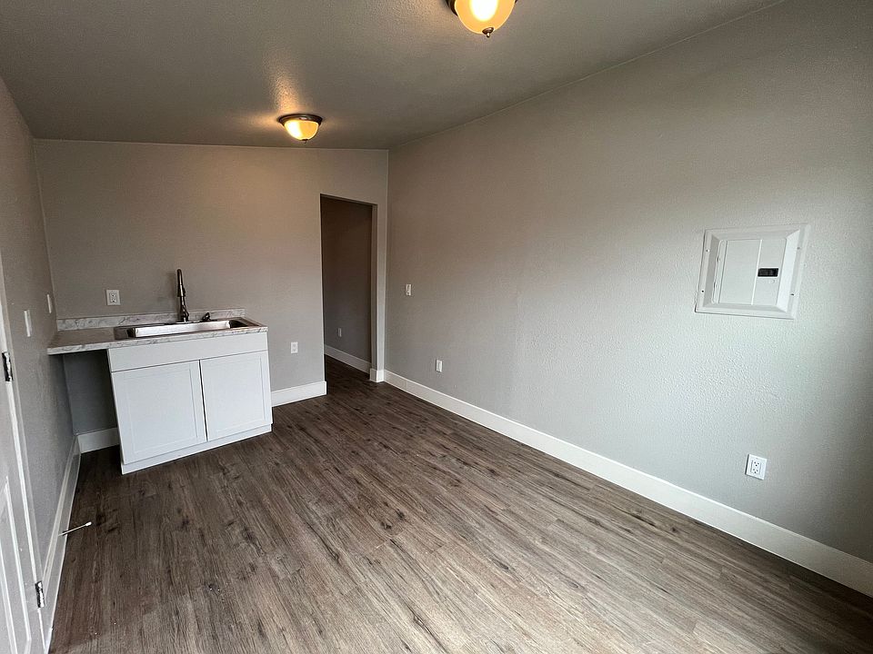 1st image of 107 Stanley Ct #5