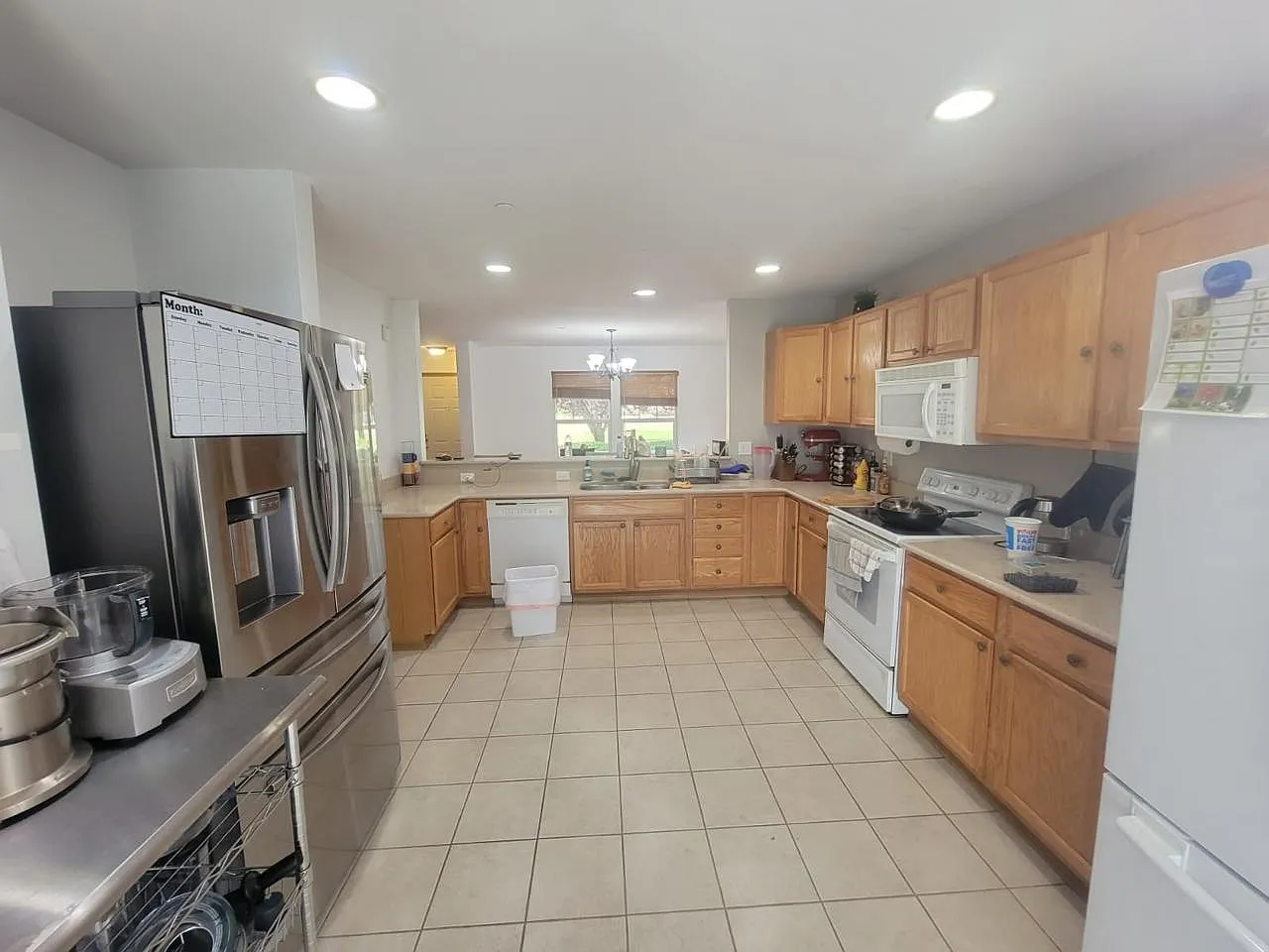 4 bed, 2.5 bath, 2500 sqft, $3,350 — Photo 4