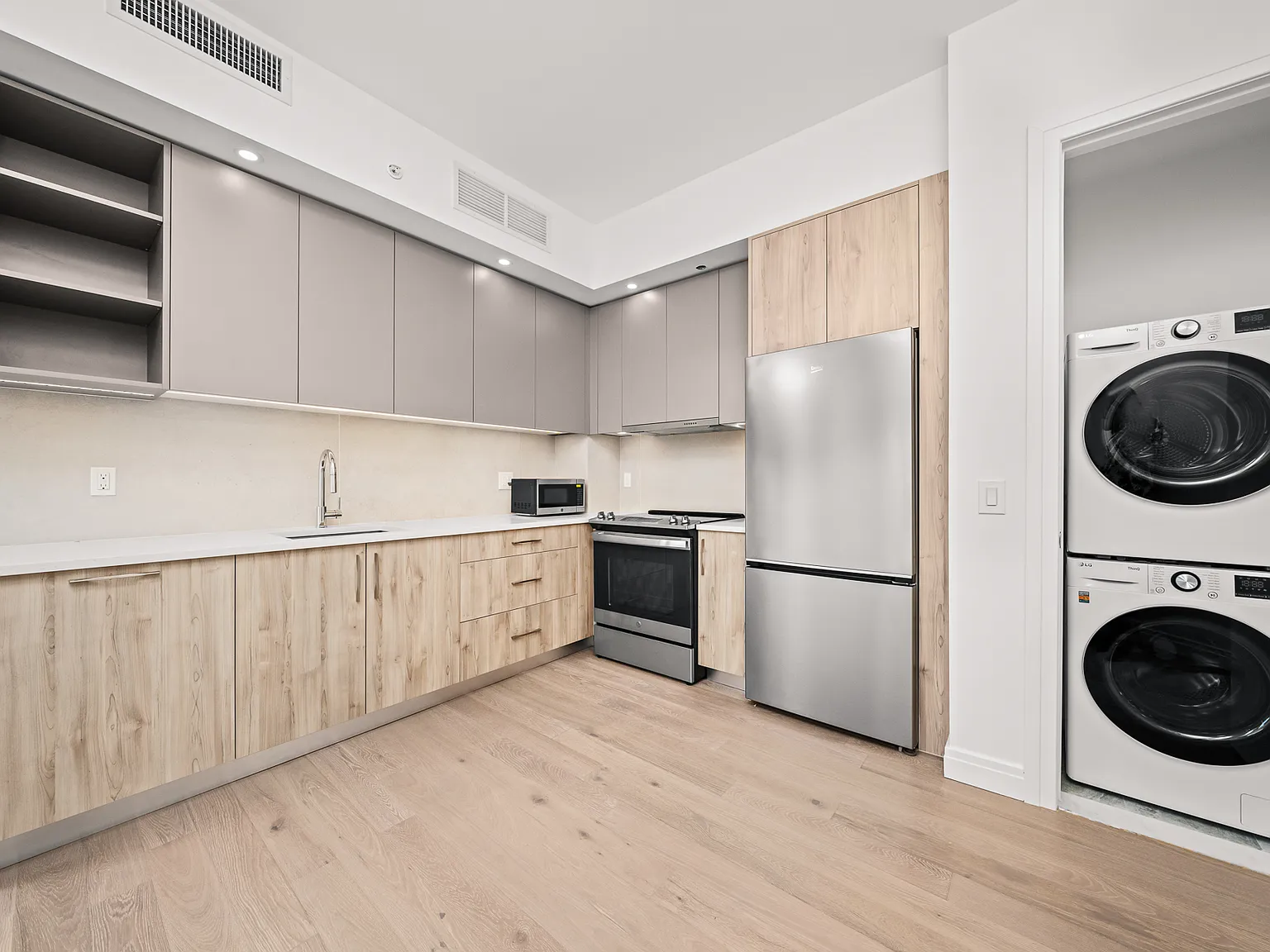 255 Lorimer Street — Photo 2