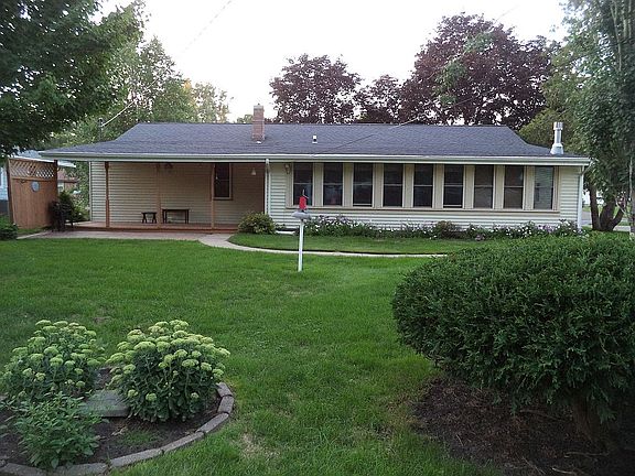 5th image of 642 Hiawatha Ave