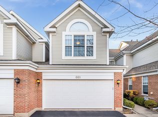 668 Citadel Dr, Westmont, IL 60559