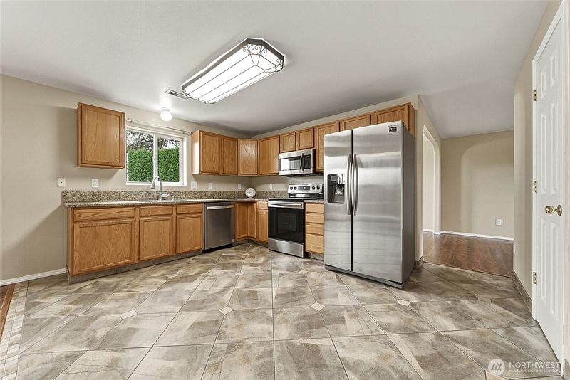 4th image of 1705 SE Market St